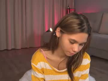 Kissmesloww Chaturbate stream image from November 27, 2025