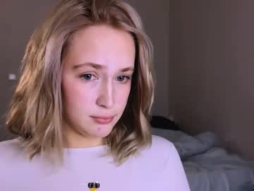 Sola_Bloom Chaturbate stream image from November 27, 2025