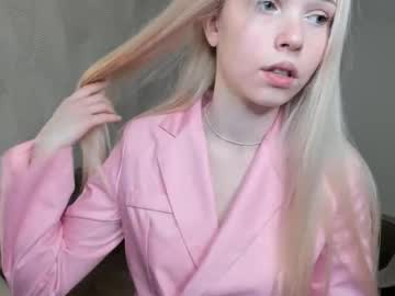 Mikaelataron Chaturbate stream image from November 27, 2025