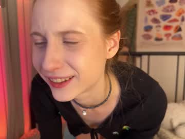 Purplebeawer Chaturbate stream image from November 27, 2025