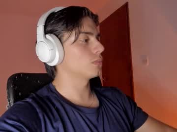 Gio_Russo Chaturbate stream image from November 28, 2025