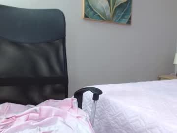 Thechicanextdoor Chaturbate stream image from November 28, 2025