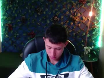 Garuo_18 Chaturbate stream image from November 28, 2025