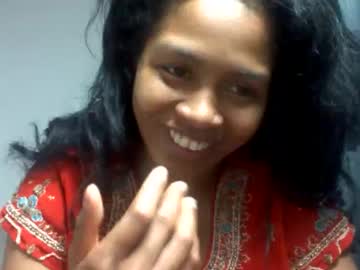 Sexylarra12 Chaturbate stream image from November 28, 2025