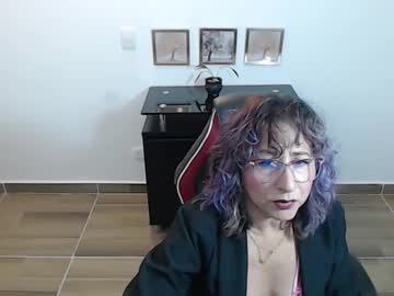 Emmilychevalier Chaturbate stream image from November 28, 2025