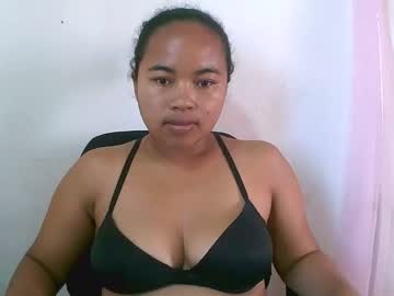 Olyvienne Chaturbate stream image from November 28, 2025