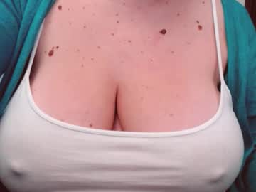 Katynextdoor Chaturbate stream image from November 28, 2025