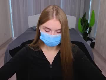 Lukeriamoon Chaturbate stream image from November 28, 2025