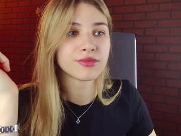 Elliecutes Chaturbate stream image from November 28, 2025