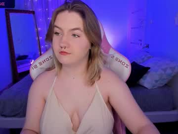 Lovelyy_Julia Chaturbate stream image from November 28, 2025