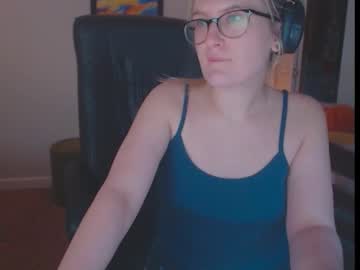 Blueeyez_Whitedragon Chaturbate stream image from November 28, 2025