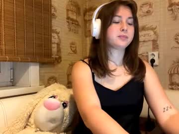 Lavinabinney Chaturbate stream image from November 28, 2025