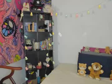 Kittyzenn Chaturbate stream image from November 28, 2025