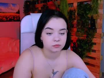 Leslierowe Chaturbate stream image from November 28, 2025