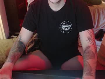 Tattedhubs05 Chaturbate stream image from November 28, 2025