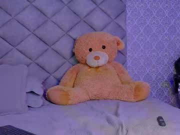 Tinycurlqueen Chaturbate stream image from November 28, 2025