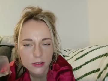 Leilalouise22 Chaturbate stream image from November 28, 2025