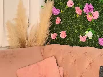 Julieta_Aguilar Chaturbate stream image from November 28, 2025
