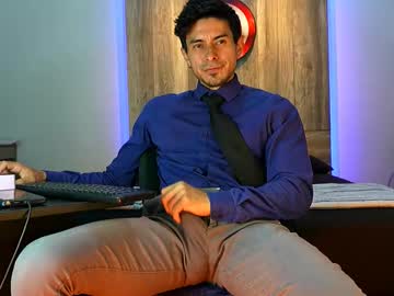 Andrew_Elliot Chaturbate stream image from November 29, 2025