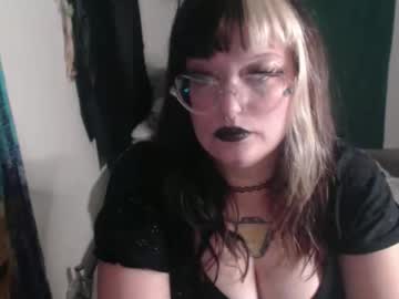 Zawmbiemoonz Chaturbate stream image from November 29, 2025