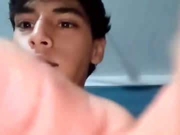 Oneballruu Chaturbate stream image from November 29, 2025
