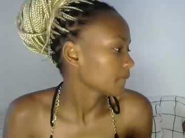 Pretty_Queennie Chaturbate stream image from November 29, 2025