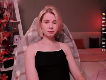 Imnotmia Chaturbate stream image from November 29, 2025