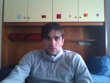 Bluejoee Chaturbate stream image from November 29, 2025