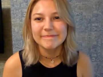 Alannaboisen Chaturbate stream image from November 29, 2025