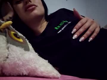 Oliviaoly Chaturbate stream image from November 29, 2025