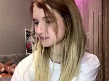 Ulalittlepage Chaturbate stream image from November 29, 2025