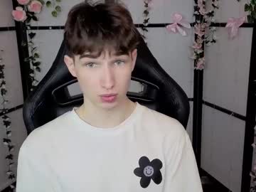 Maxwellchiik Chaturbate stream image from November 29, 2025