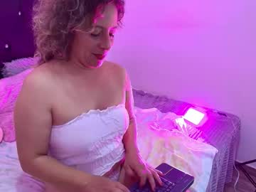Elara_Moonx Chaturbate stream image from November 30, 2025