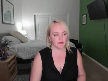 Queenroselyn Chaturbate stream image from November 30, 2025
