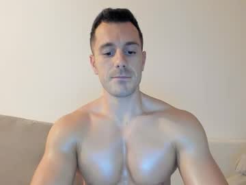 Roberto4ever Chaturbate stream image from November 30, 2025