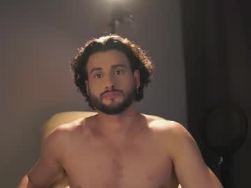Double_Luckystrike Chaturbate stream image from November 30, 2025