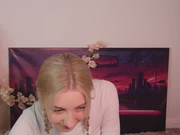 Moonliora Chaturbate stream image from November 30, 2025