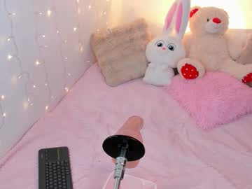 Amberfoxx2 Chaturbate stream image from December 01, 2025