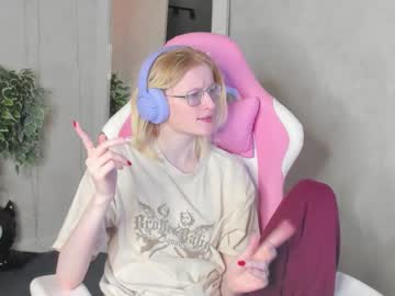 Elizabeth_Harpper Chaturbate stream image from December 01, 2025