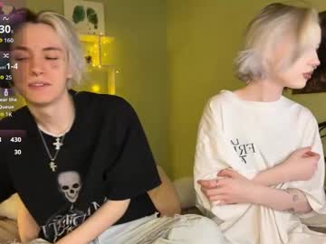 Veryraretwins Chaturbate stream image from December 01, 2025