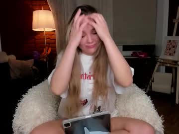 Alyssmitsu Chaturbate stream image from December 01, 2025