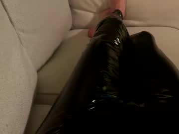 Liamleggings Chaturbate stream image from December 01, 2025