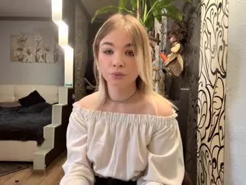 Heikewormwood Chaturbate stream image from December 01, 2025