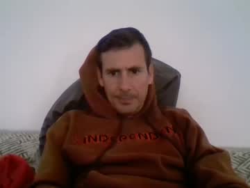 Iyoperro Chaturbate stream image from December 01, 2025