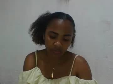Joliedonnue Chaturbate stream image from December 01, 2025