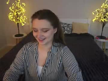 Magicpeachhs Chaturbate stream image from December 01, 2025