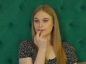 Ariawell Chaturbate stream image from December 01, 2025