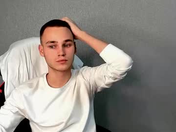 Robert10211 Chaturbate stream image from December 02, 2025