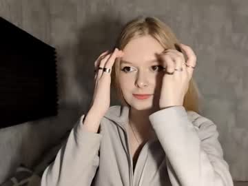 Chanelledroz Chaturbate stream image from December 02, 2025
