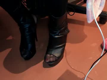Hotslave699 Chaturbate stream image from December 02, 2025